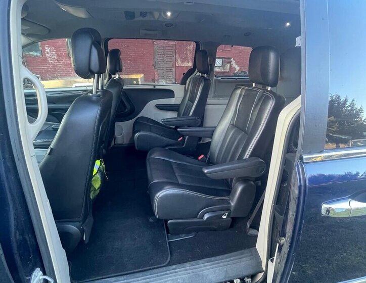 Chrysler Town & Country MPV 3,6 l 208 kw