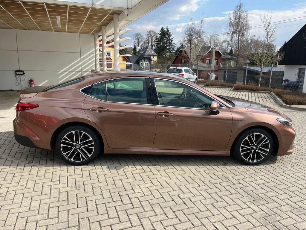 Toyota Camry Sedan / Limuzína 2,5 l 137 kw