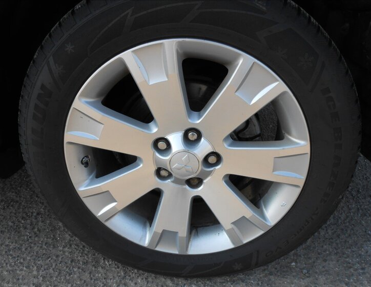 Mitsubishi Outlander Kombi 2,3 l 110 kw