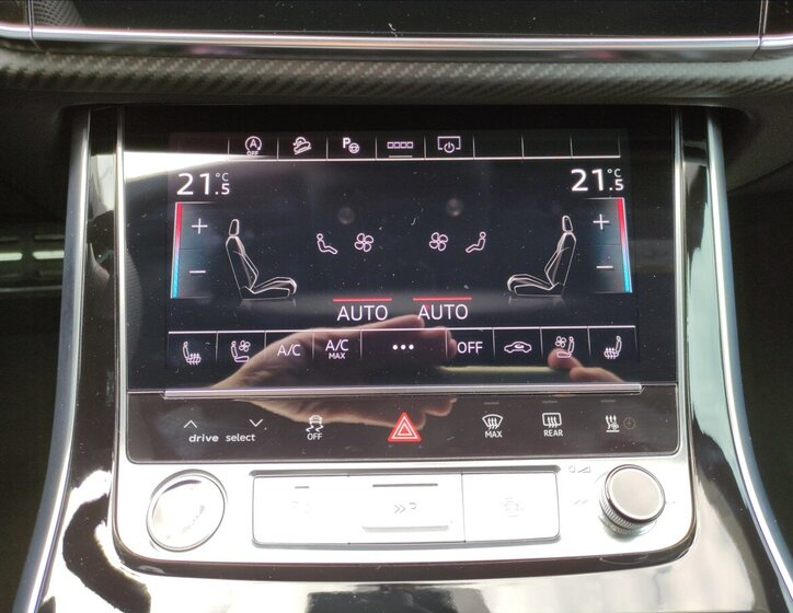 Audi Q8 SUV / Terénní 3,0 l 210 kw