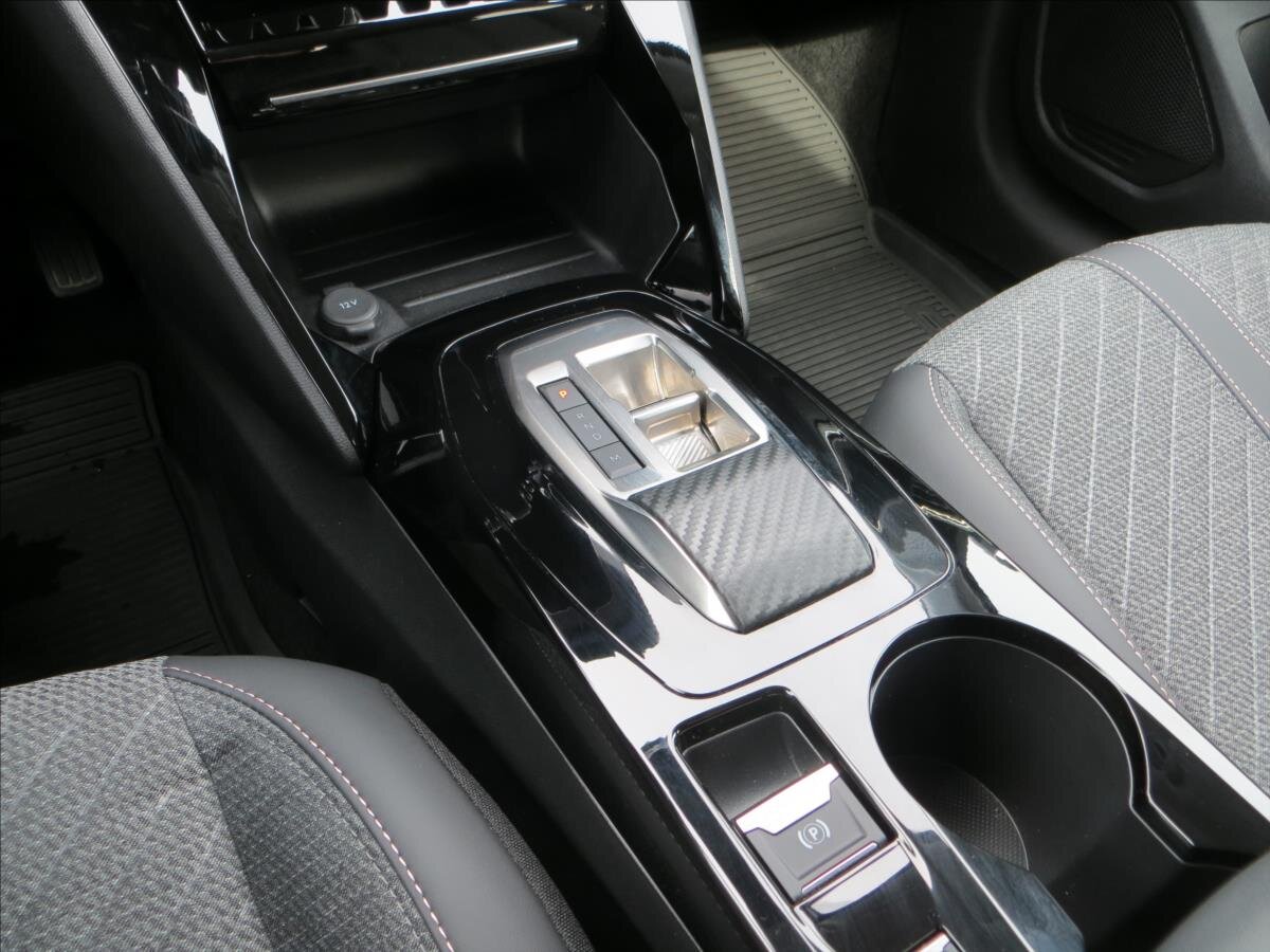 Peugeot 208 Hatchback 1,2 l 74 kw