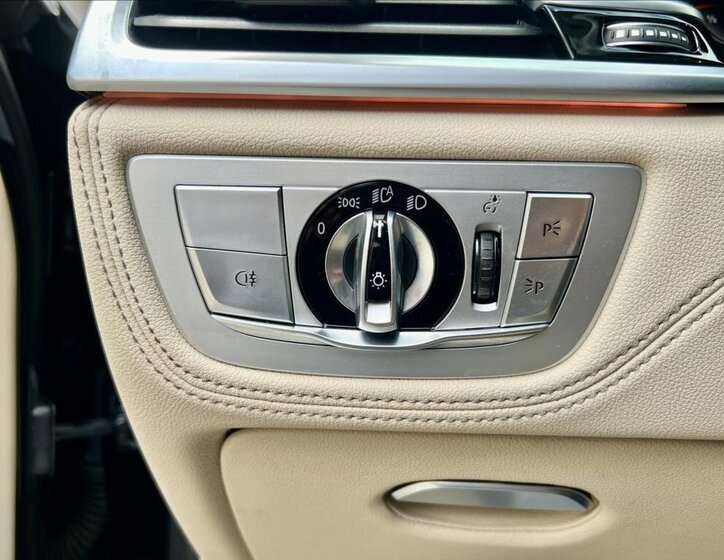 BMW Řada 7 Ostatní 3,0 l 210 kw