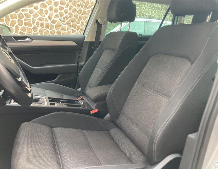 Volkswagen Passat Kombi 1,4 l 110 kw