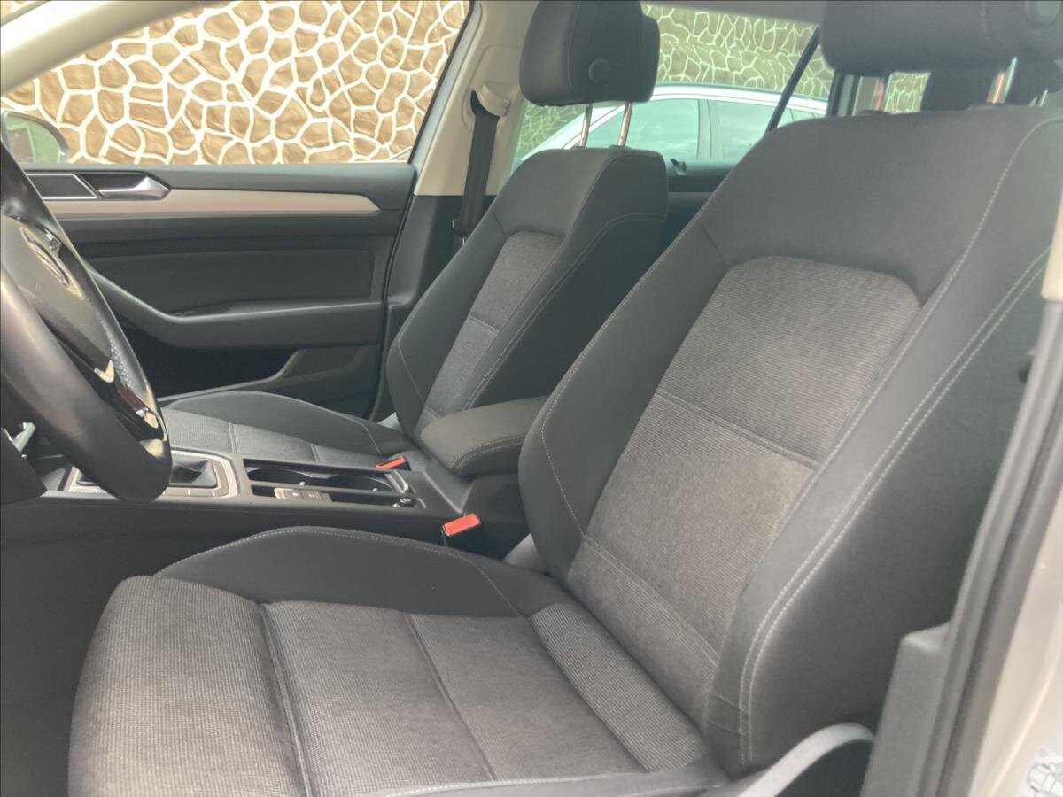 Volkswagen Passat Kombi 1,4 l 110 kw