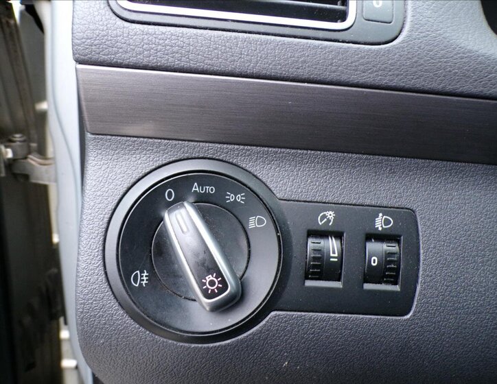 Volkswagen Touran Kombi 2,0 l 103 kw