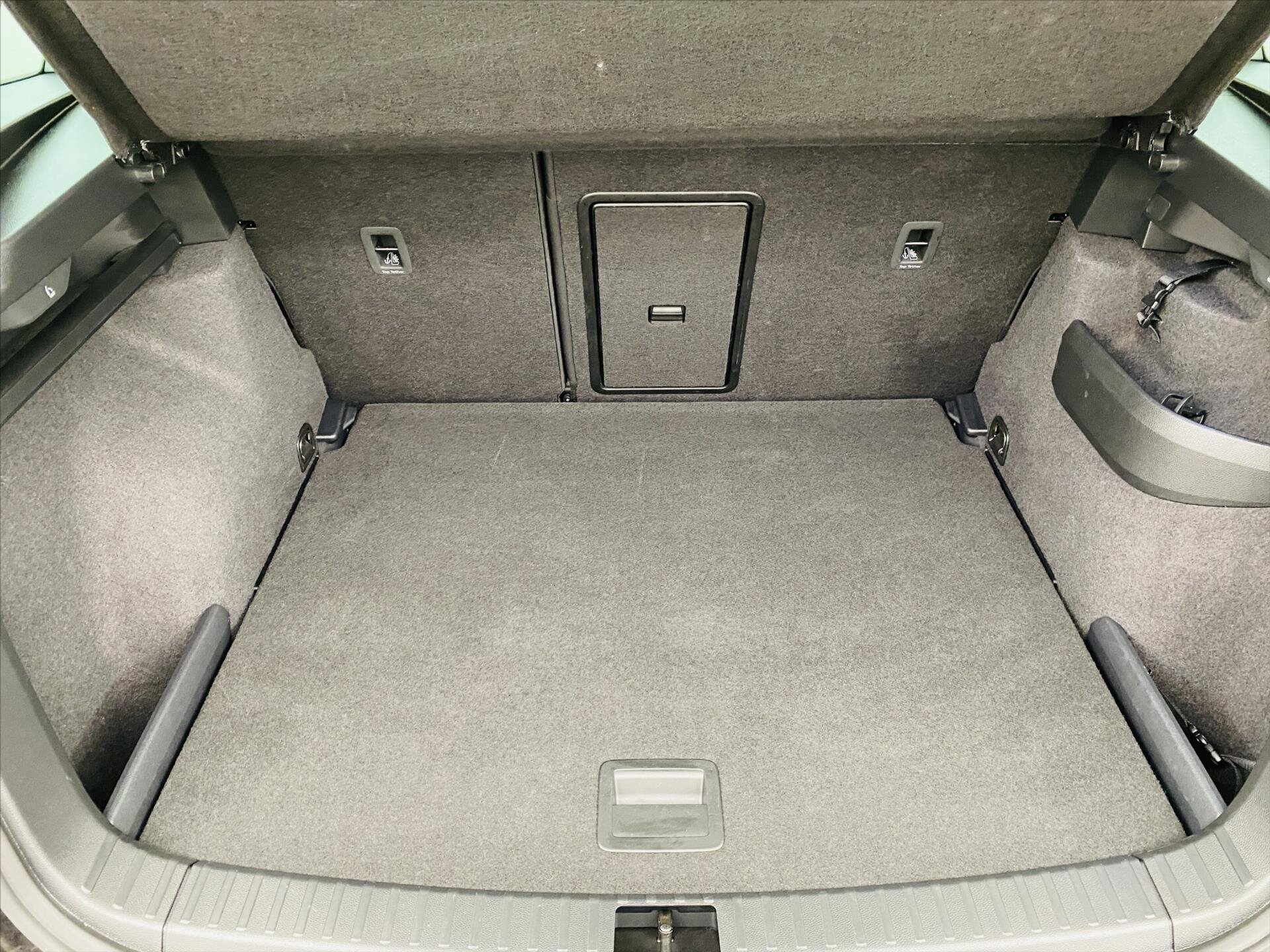 Škoda Karoq SUV / Terénní 1,5 l 110 kw