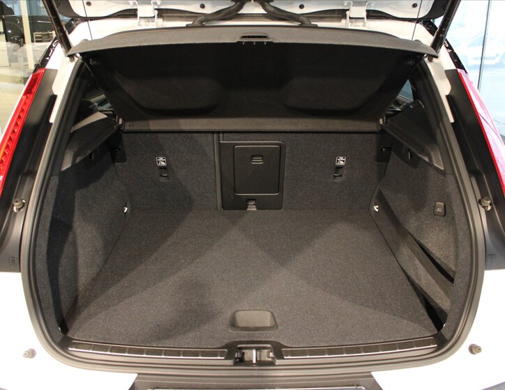 Volvo XC40 SUV / Terénní 2,0 l 140 kw