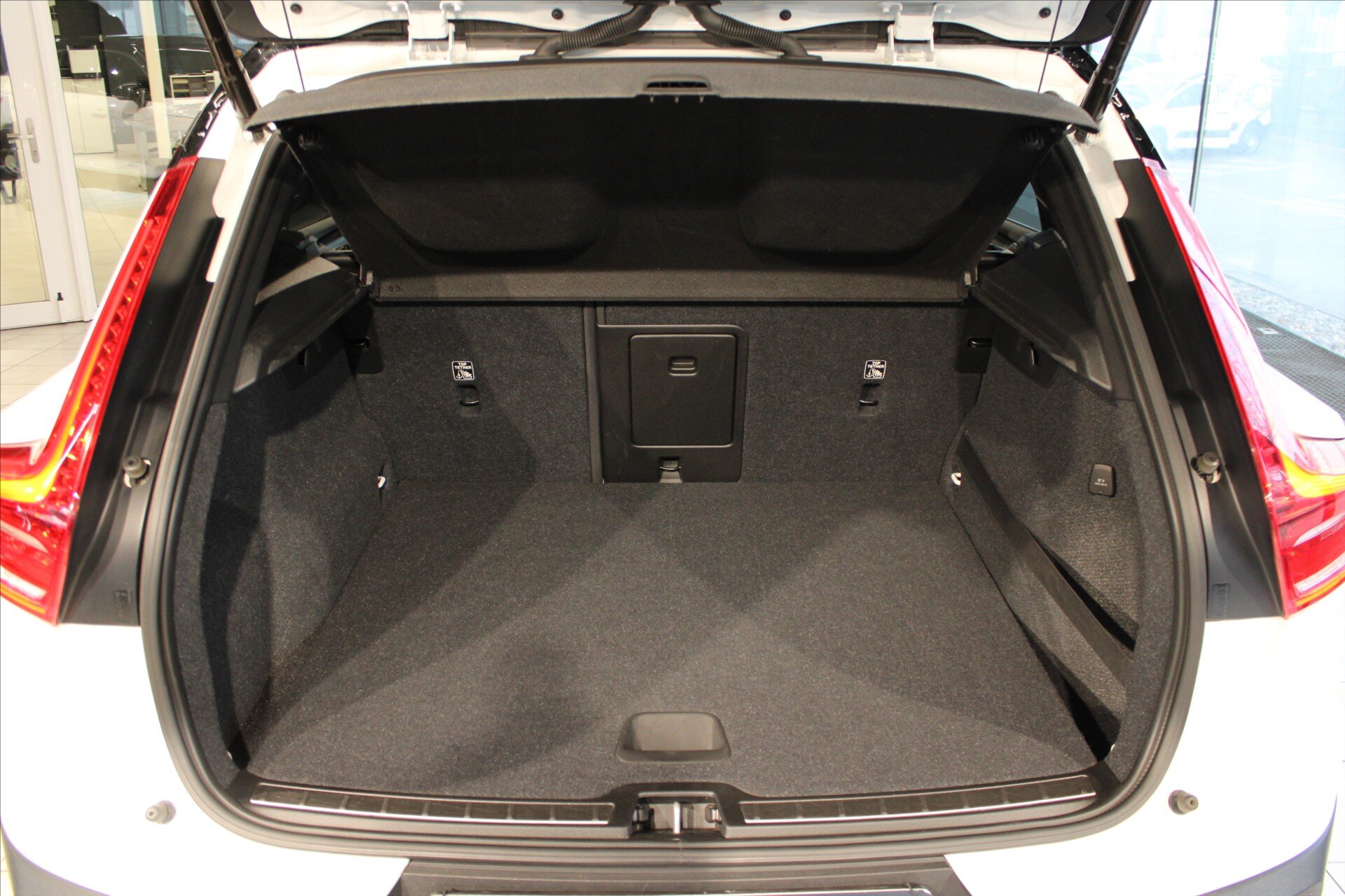 Volvo XC40 SUV / Terénní 2,0 l 140 kw