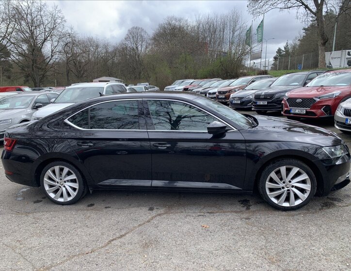 Škoda Superb Sedan / Limuzína 1,5 l 110 kw