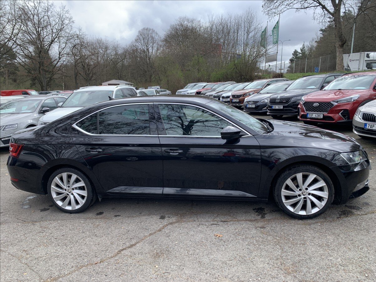 Škoda Superb Sedan / Limuzína 1,5 l 110 kw