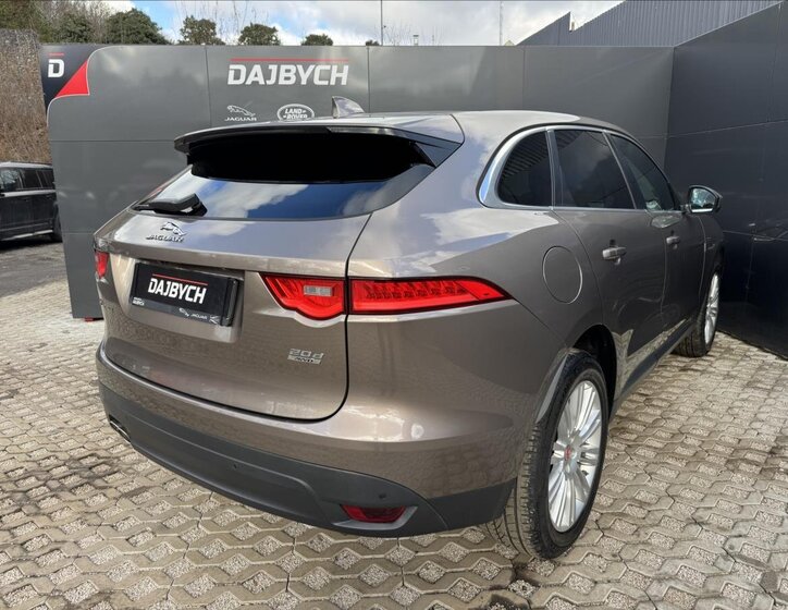 Jaguar F-Pace SUV 2,0 l 132 kw