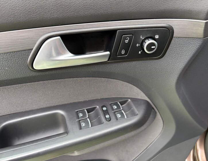 Volkswagen Touran MPV 1,6 l 77 kw