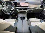 BMW X7 8