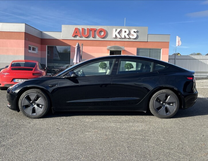 Tesla Model 3 10