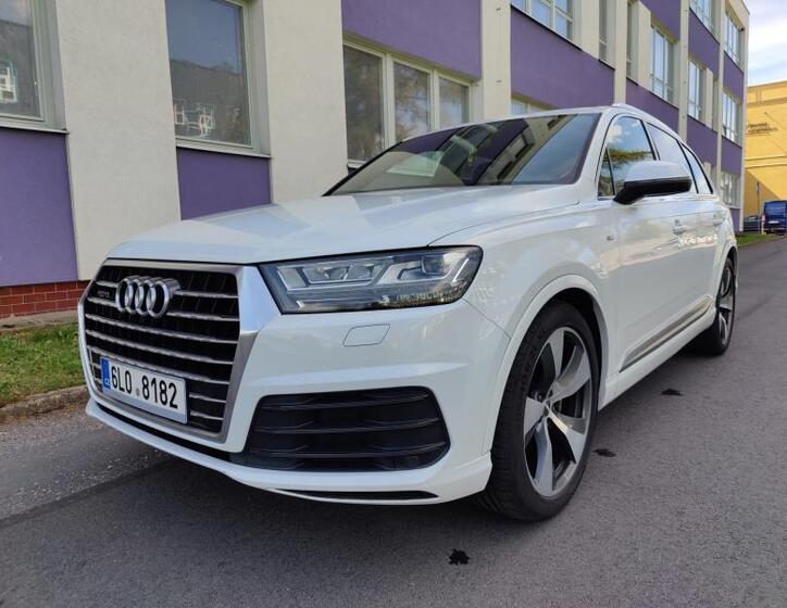 Audi Q7 1