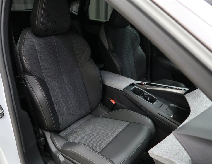 Peugeot 3008 SUV / Terénní 1,2 l 100 kw