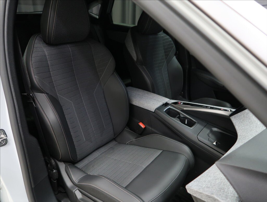 Peugeot 3008 SUV / Terénní 1,2 l 100 kw