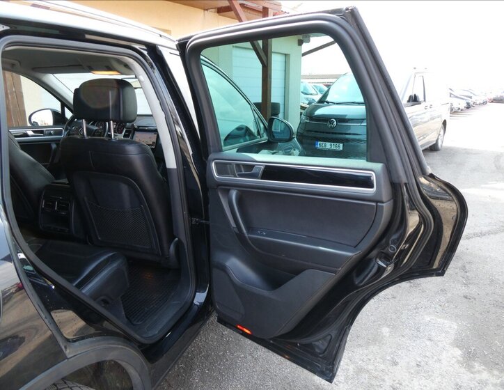 Volkswagen Touareg SUV / Terénní 3,0 l 180 kw