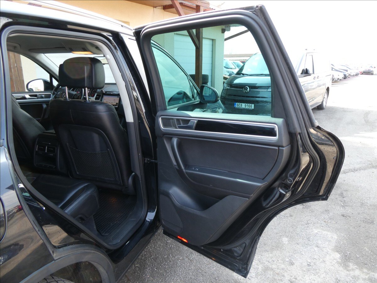Volkswagen Touareg SUV / Terénní 3,0 l 180 kw