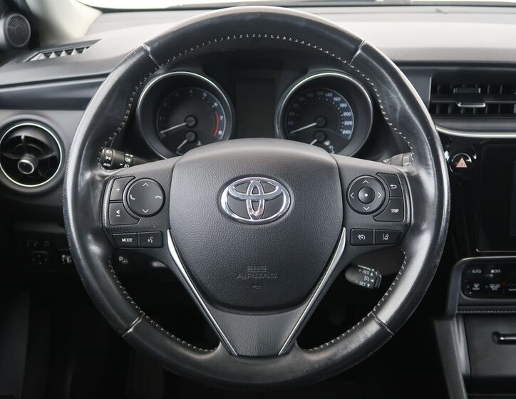 Toyota Auris 15