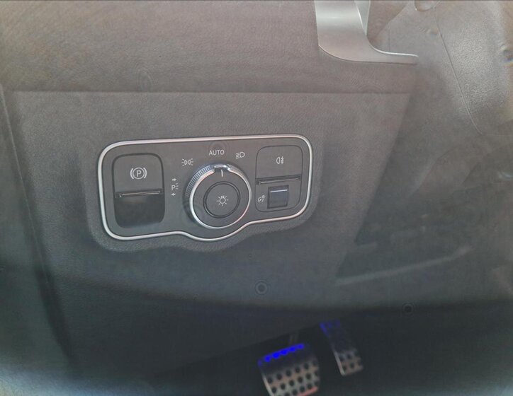 Mercedes-Benz GLB 11