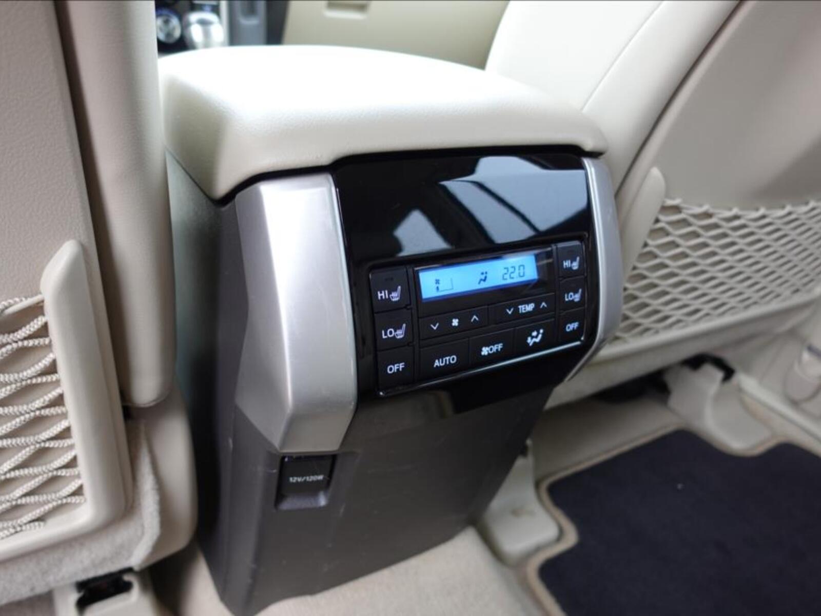 Toyota Land Cruiser 36