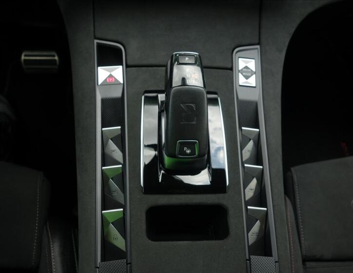 DS Automobiles DS7 Crossback 24