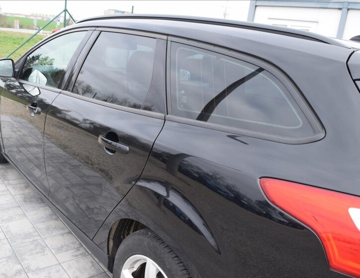 Ford Focus Kombi 998,0 92 kw