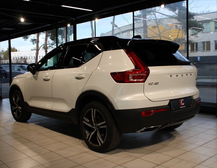 Volvo XC40 SUV / Terénní 2,0 l 140 kw