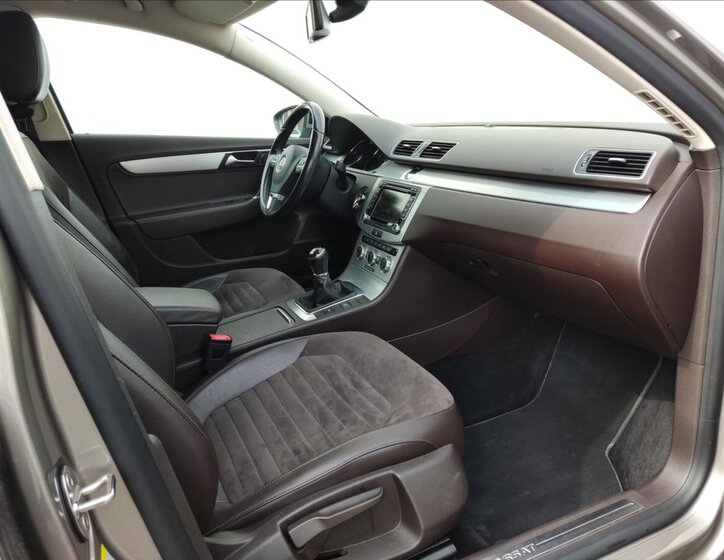 Volkswagen Passat Sedan / Limuzína 2,0 l 130 kw