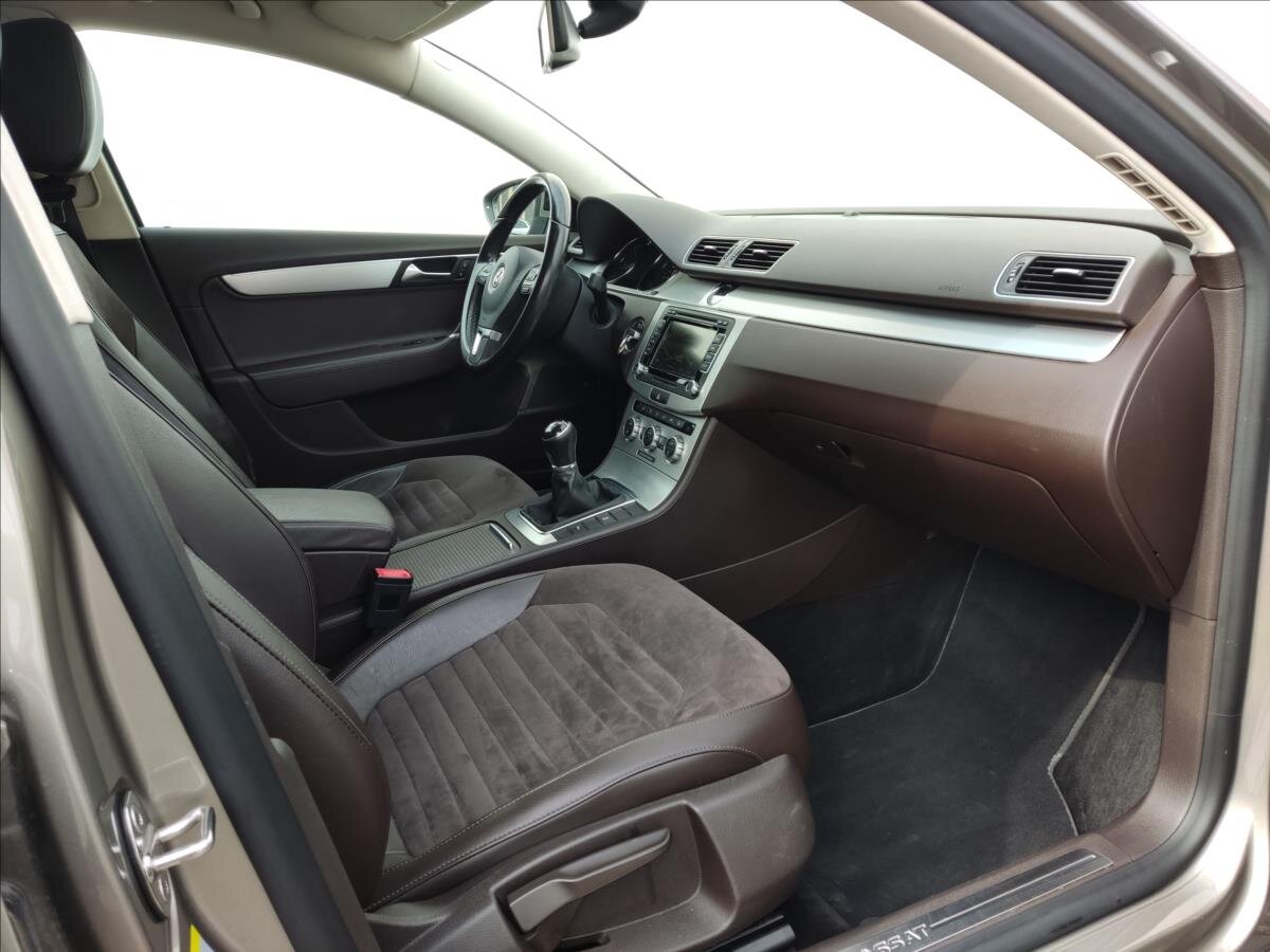 Volkswagen Passat Sedan / Limuzína 2,0 l 130 kw