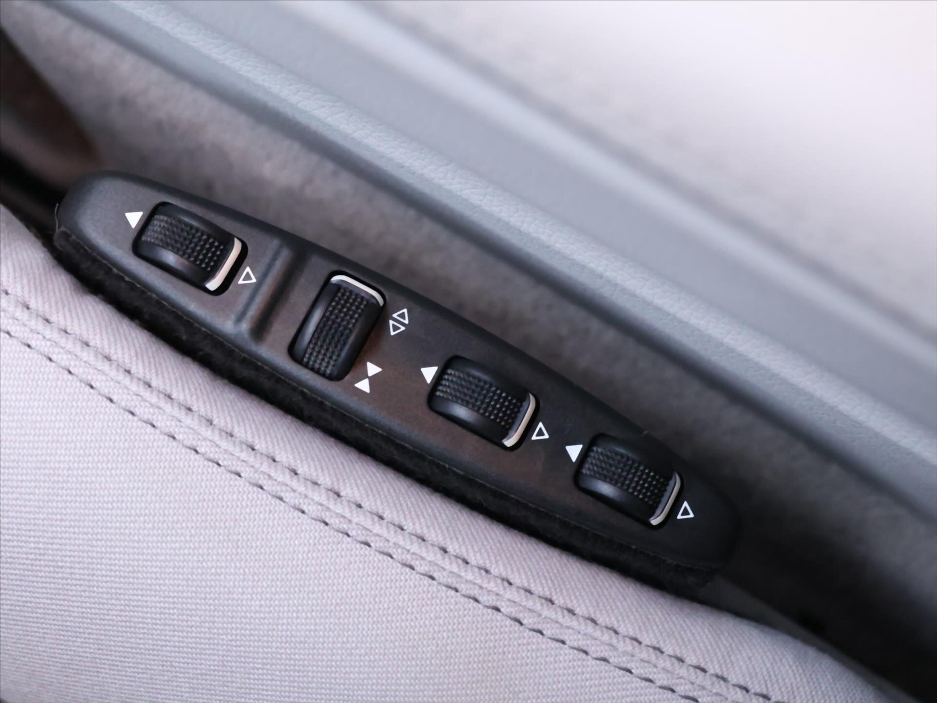 Mercedes-Benz Třídy E Sedan / Limuzína 3,5 l 245 kw