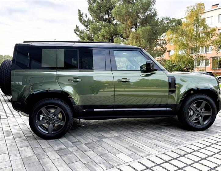 Land Rover Defender 10