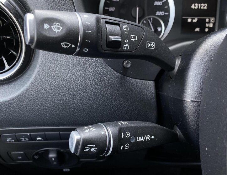 Mercedes-Benz Vito 18