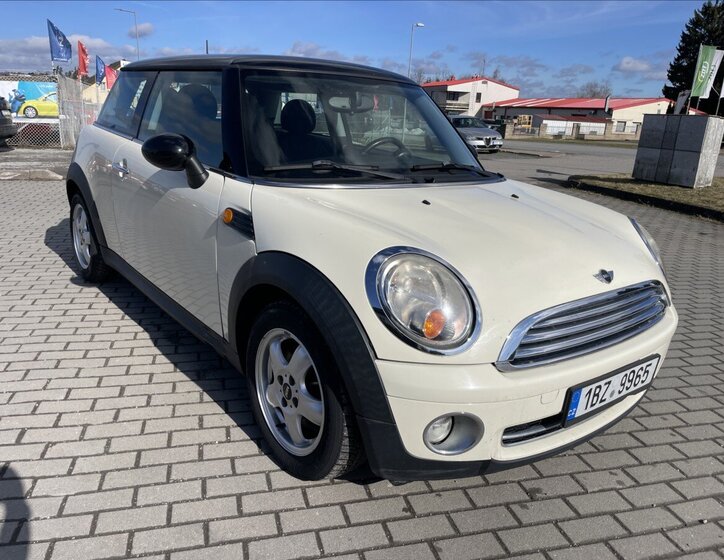 Mini Cooper Hatchback 1,6 l 88 kw