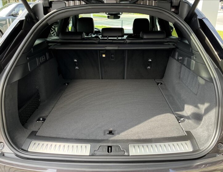 Land Rover Range Rover Velar SUV / Terénní 2,0 l 150 kw