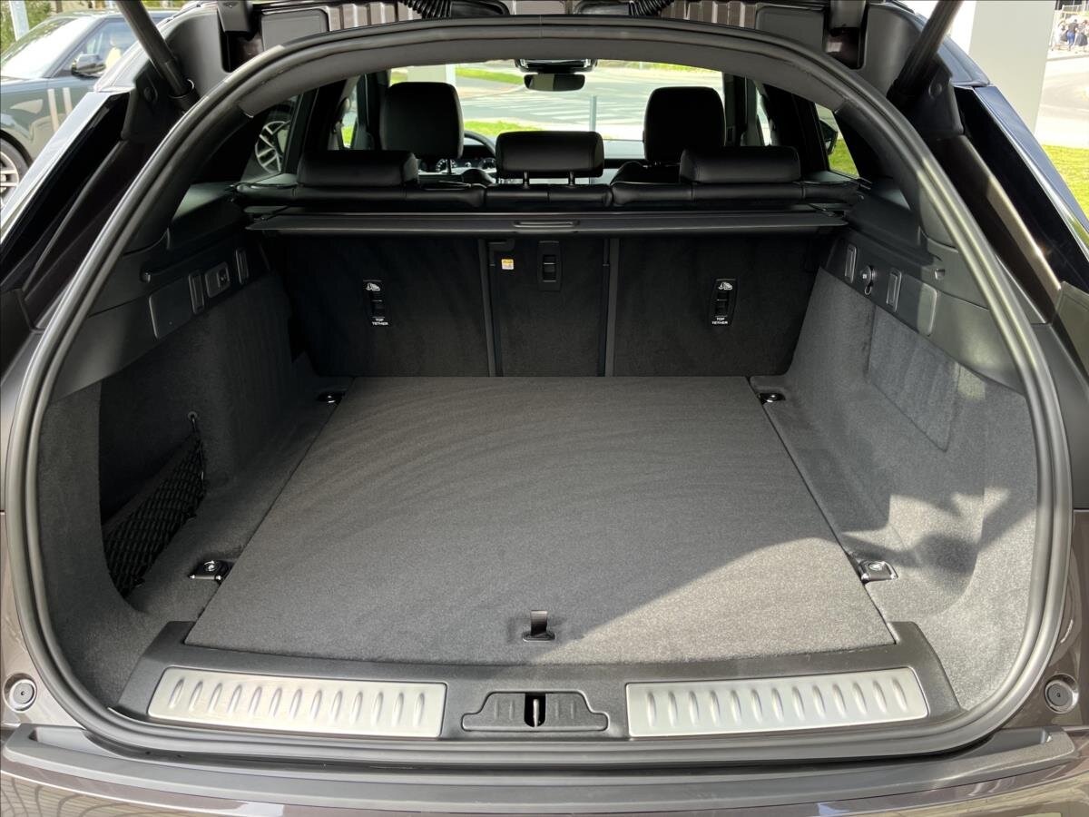 Land Rover Range Rover Velar SUV / Terénní 2,0 l 150 kw