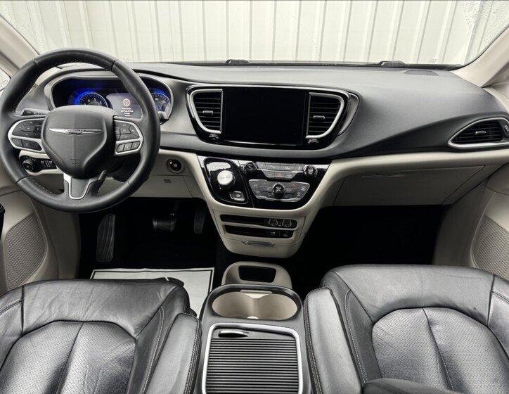 Chrysler Pacifica 30