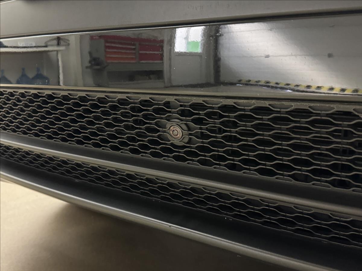 Land Rover Range Rover Velar SUV / Terénní 2,0 l 150 kw