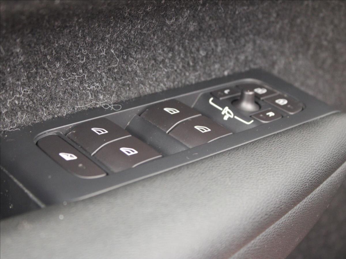 Volvo XC40 SUV / Terénní 2,0 l 182 kw