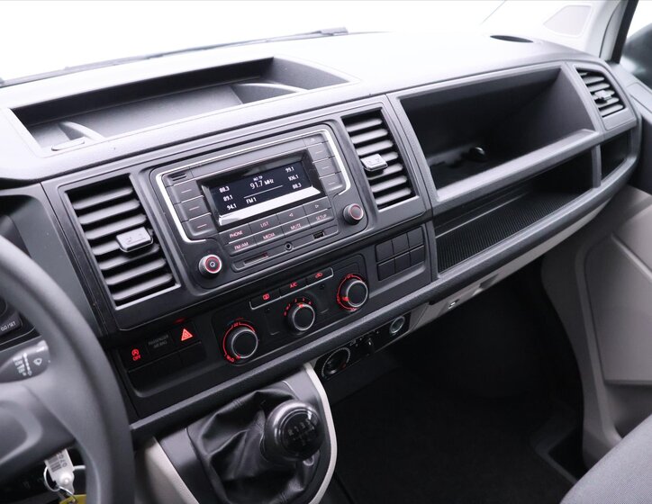 Volkswagen Transporter Kombi 2,0 l 62 kw