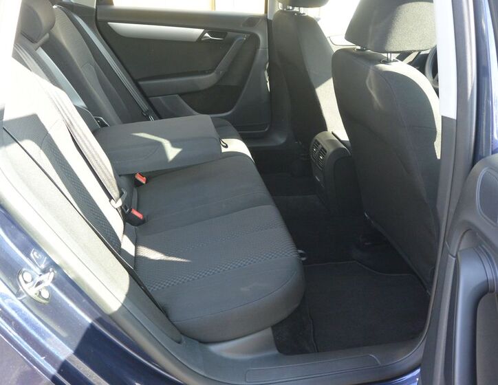 Volkswagen Passat 25