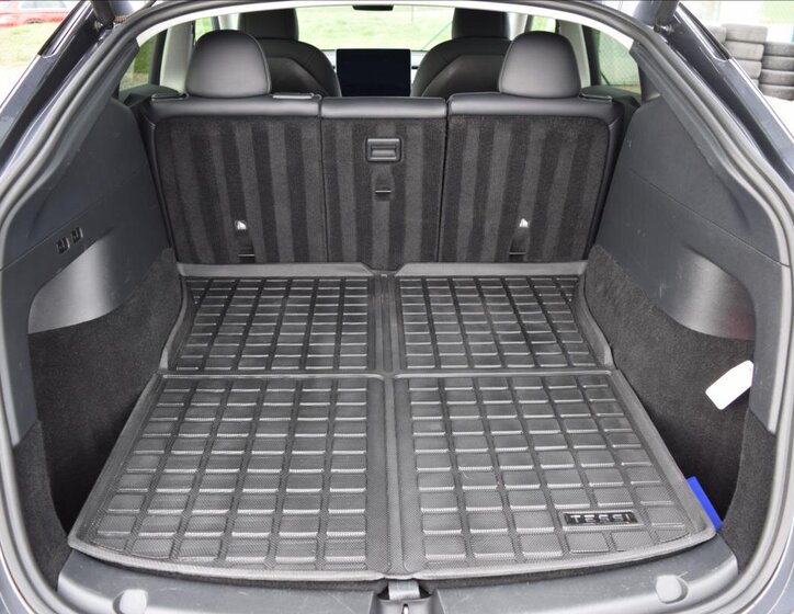 Tesla Model Y SUV / Terénní 0,0 378 kw