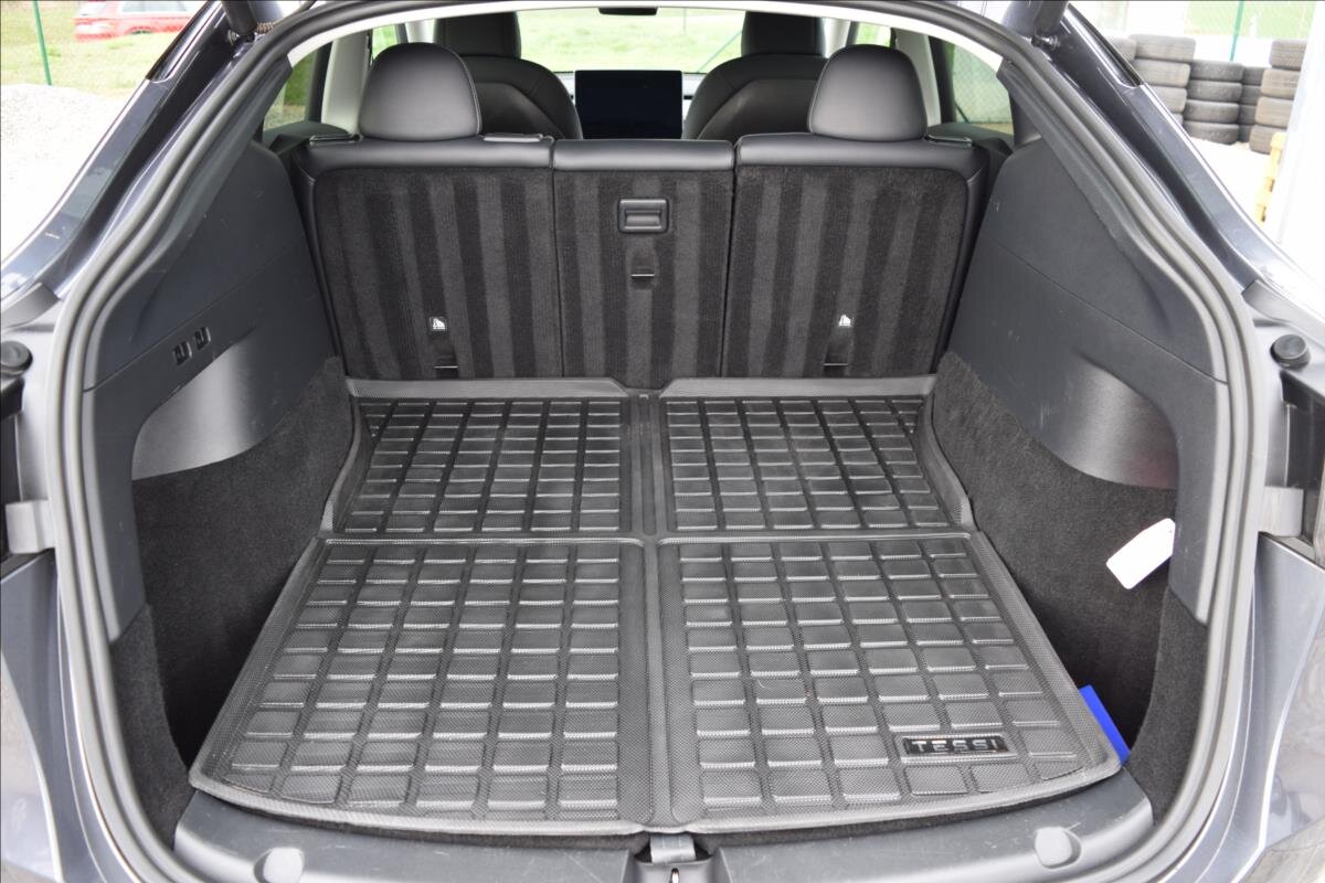 Tesla Model Y SUV / Terénní 0,0 378 kw