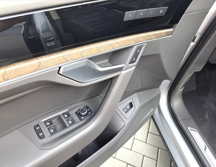 Volkswagen Touareg SUV / Terénní 3,0 l 210 kw