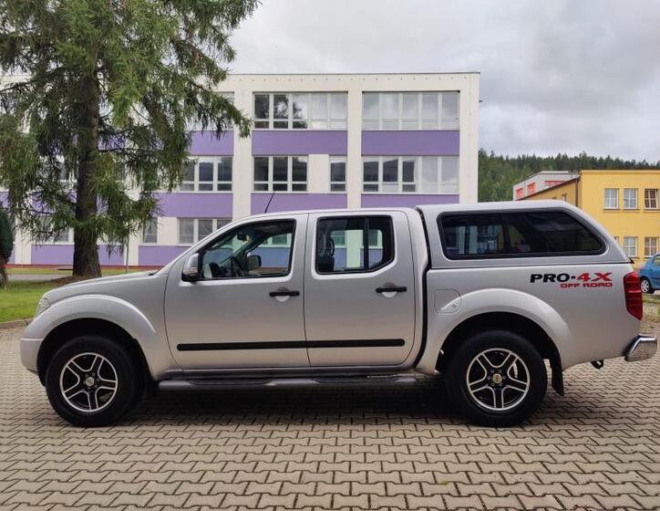 Nissan Navara 2