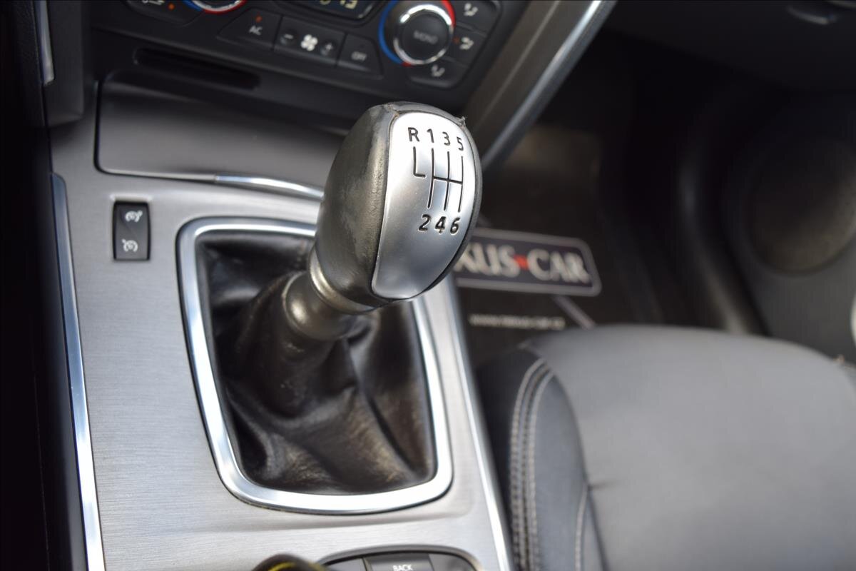 Renault Latitude Sedan / Limuzína 2,0 l 110 kw