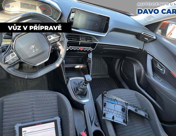 Peugeot 2008 SUV / Terénní 1,2 l 74 kw