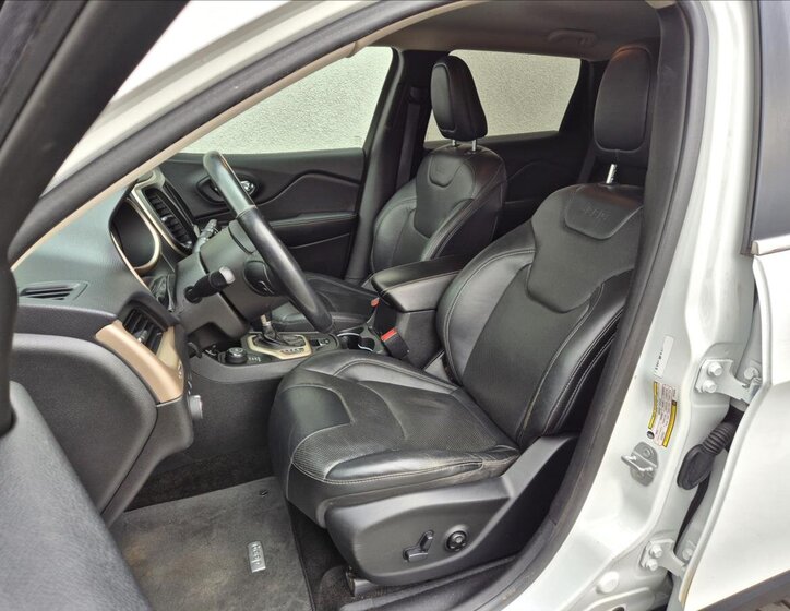 Jeep Cherokee SUV 2,2 l 147 kw