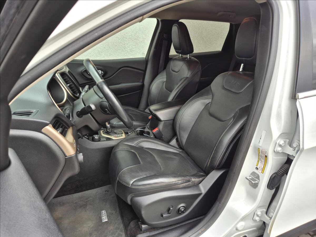 Jeep Cherokee SUV 2,2 l 147 kw